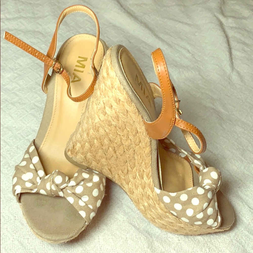 Casual wedges